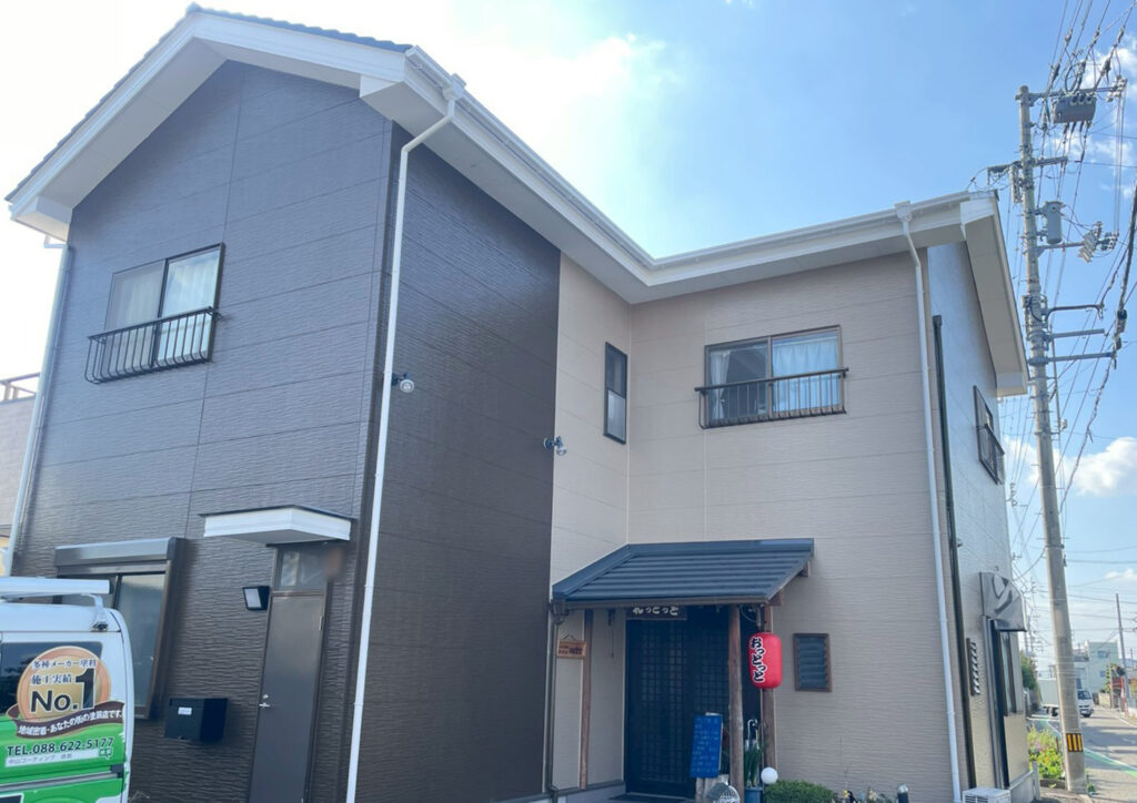 徳島市国府町雨漏りで困りネットのお客様の口コミで同じような悩みの人を見つけ、お願いする事にしました。