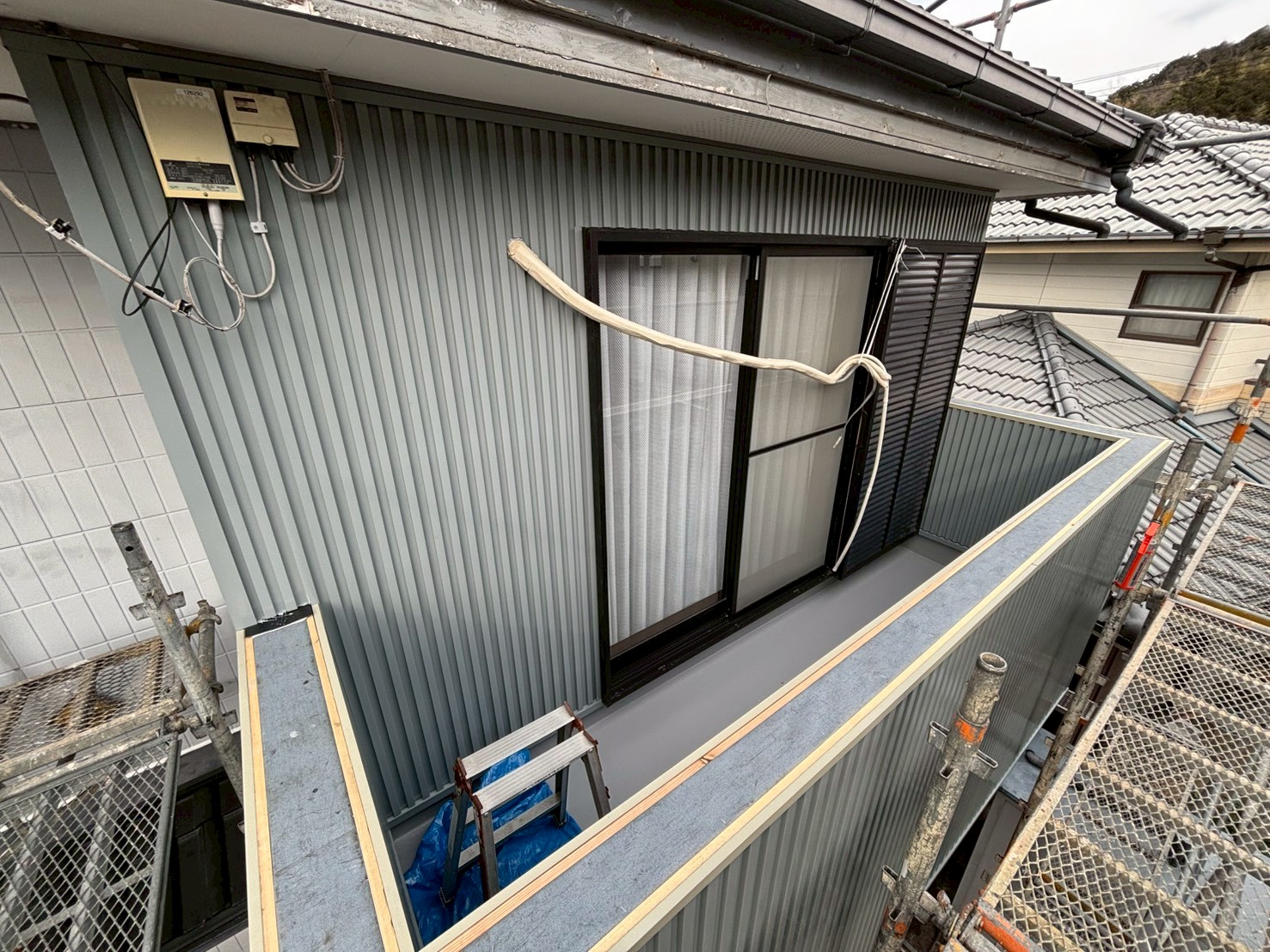 【施工事例】徳島市名東町｜ベランダをガルバリウム外壁へ一新！防水性能と外観を両立