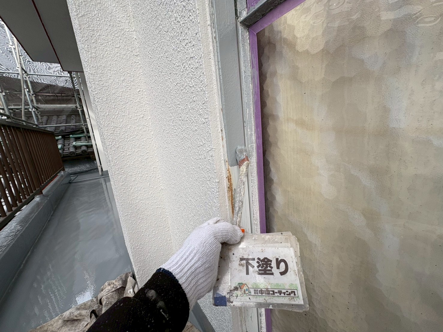 阿南市宝田町K様邸の外壁塗装｜窓枠サッシを長持ちさせる「下塗り・中塗り」の重要性