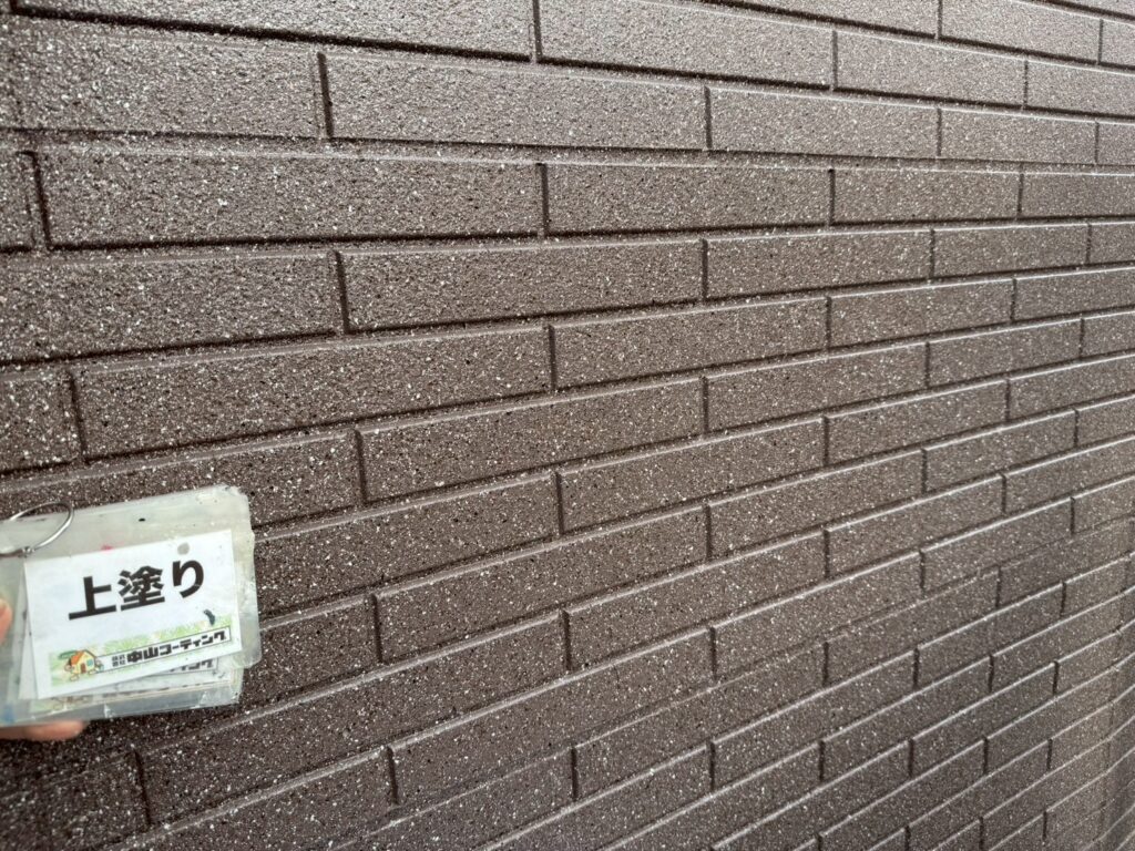 上塗りを行います。