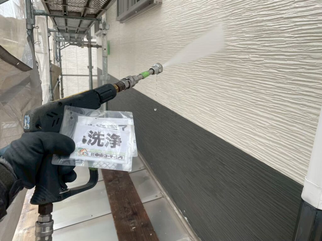 塗装前の洗浄作業です