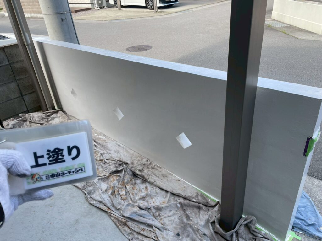 塀塗装上塗りです