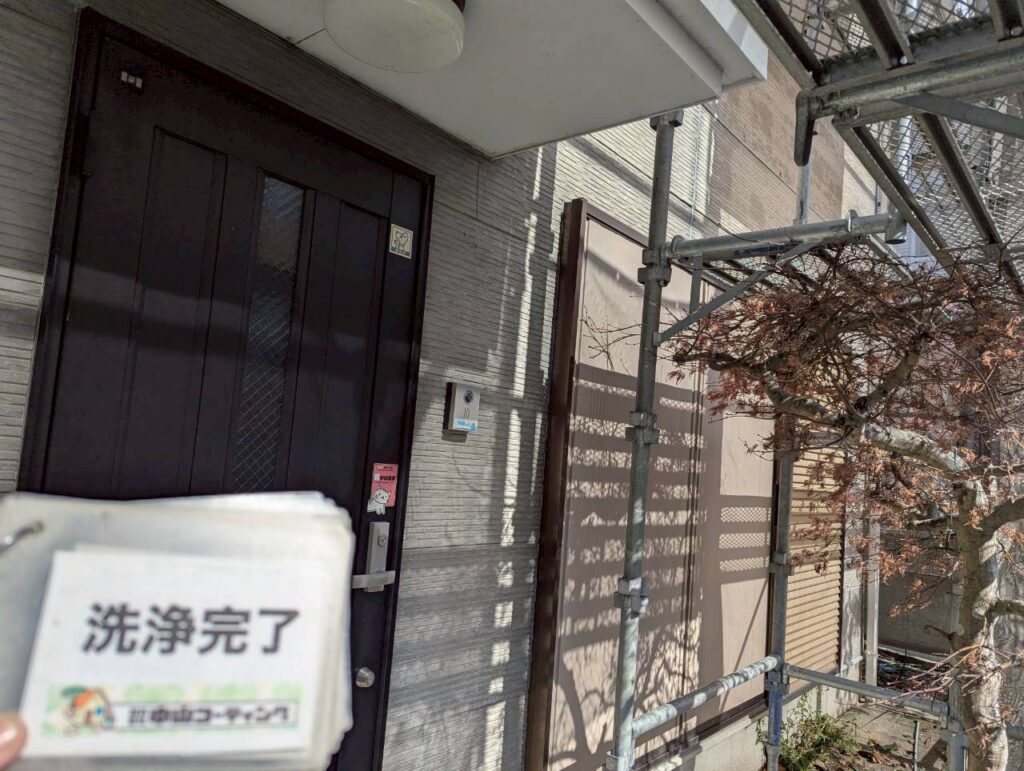 洗浄後の写真です。
すでに明るく感じます。