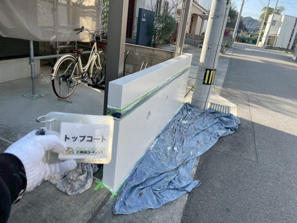 ツヤのある塀に生まれ変わりました