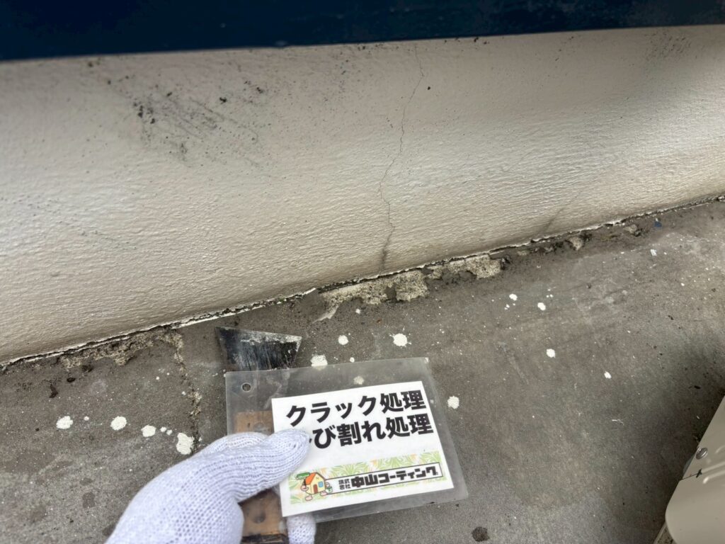 見えない水分が劣化の原因!?クラック補修前に行う加熱乾燥処理とは?