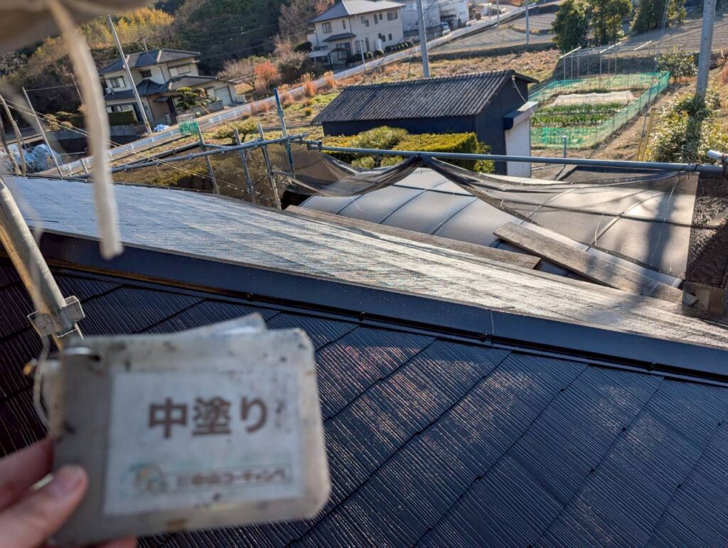 中塗りを行っています