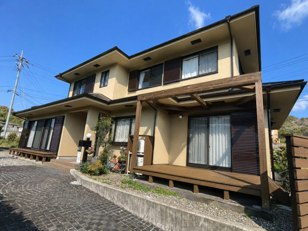 木の温もりと上質な艶感を。ボンフロンGTシリーズで整える和モダン住宅の外装リフォーム