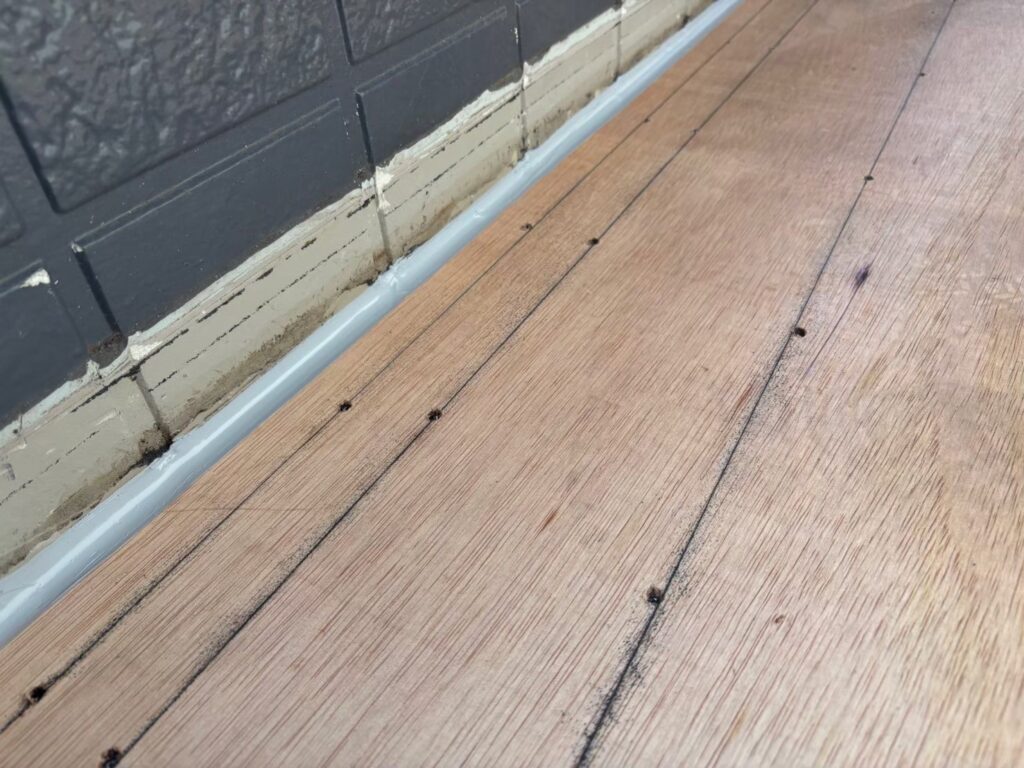 新しい構造用合板を張りました