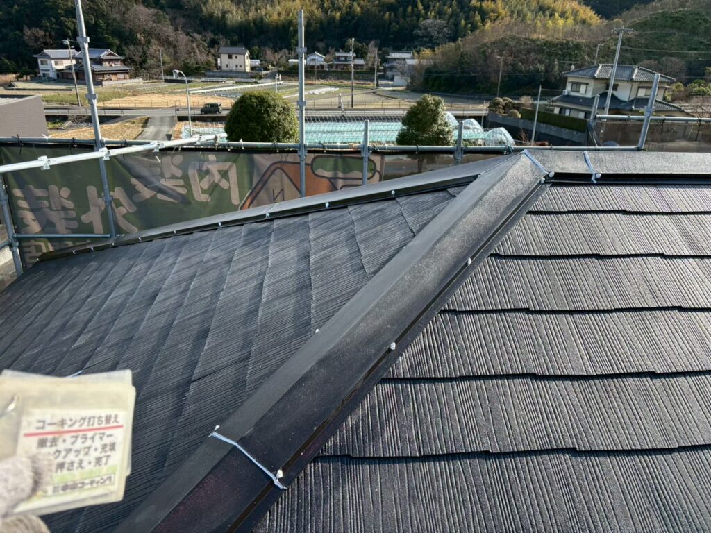 防水強化のコーキングを行います