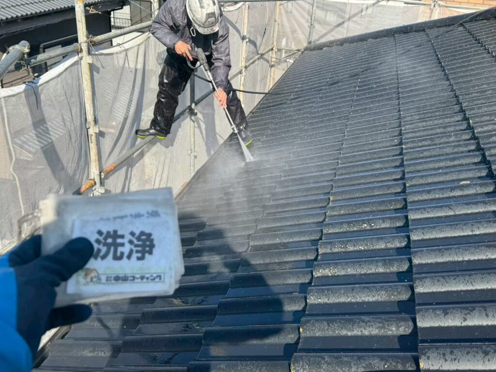 高圧洗浄を行っています
