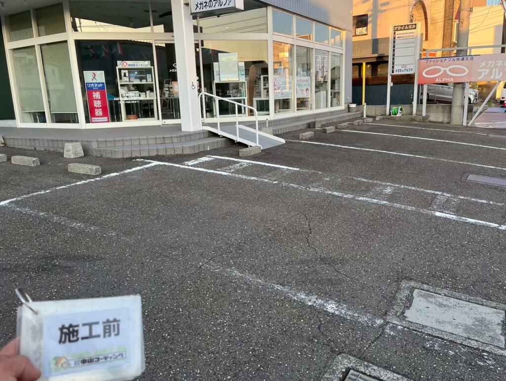 既存白線の退色が進行している状況です