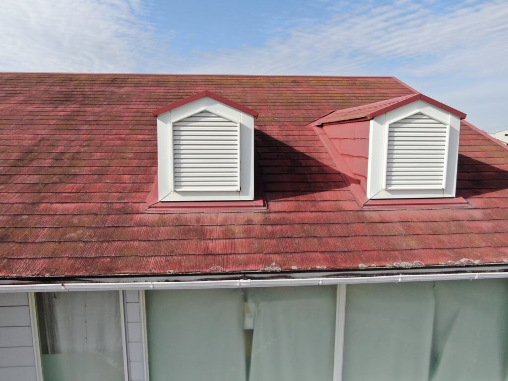 屋根窓付き小屋根です
