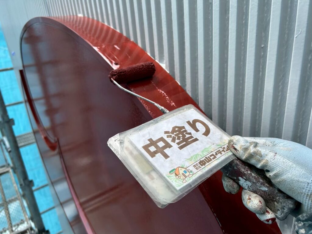 中塗りを行います