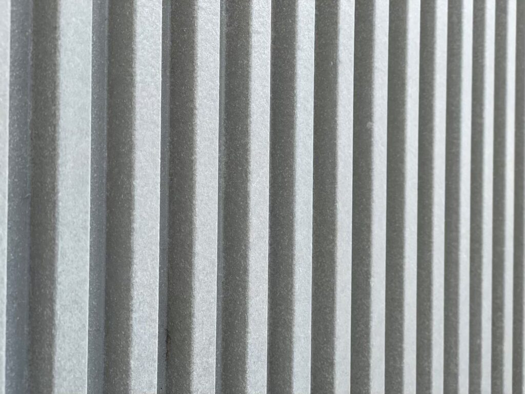 表面に色あせやムラが見られました