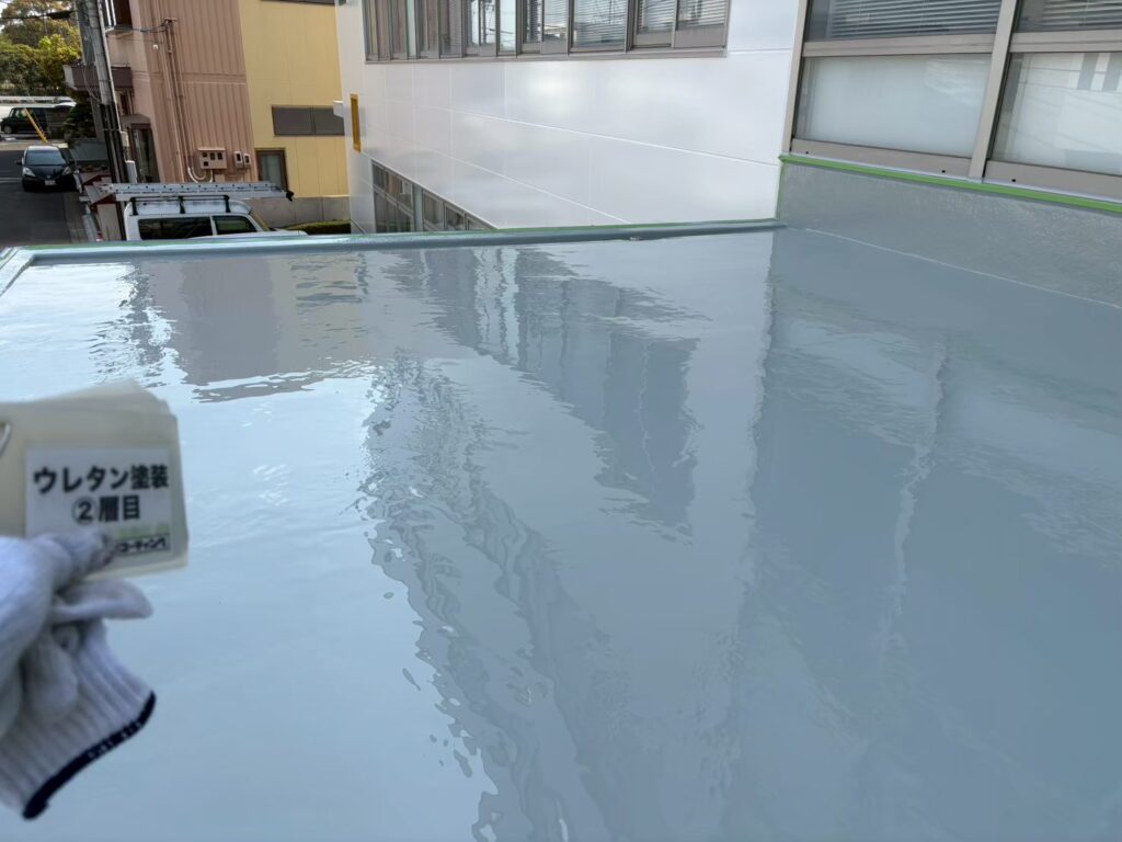 ウレタン防水材2層目を塗布しました