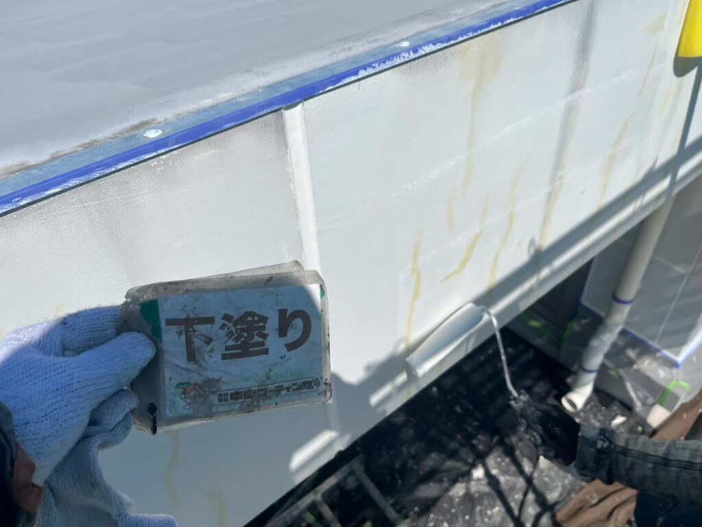 下塗りを行います
