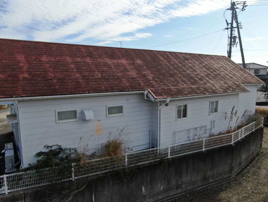 店舗裏側の屋根です