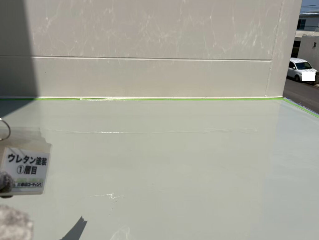 ウレタン防水材1層目を塗布しました