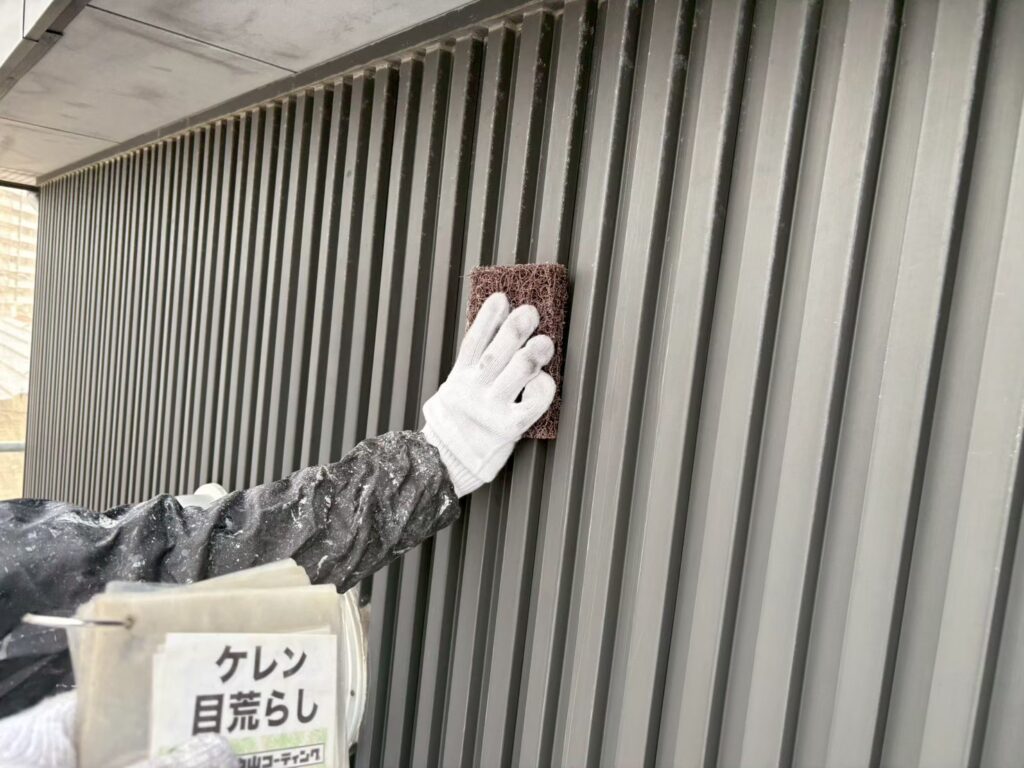 凹凸のある部分も、一つひとつ丁寧に研磨します