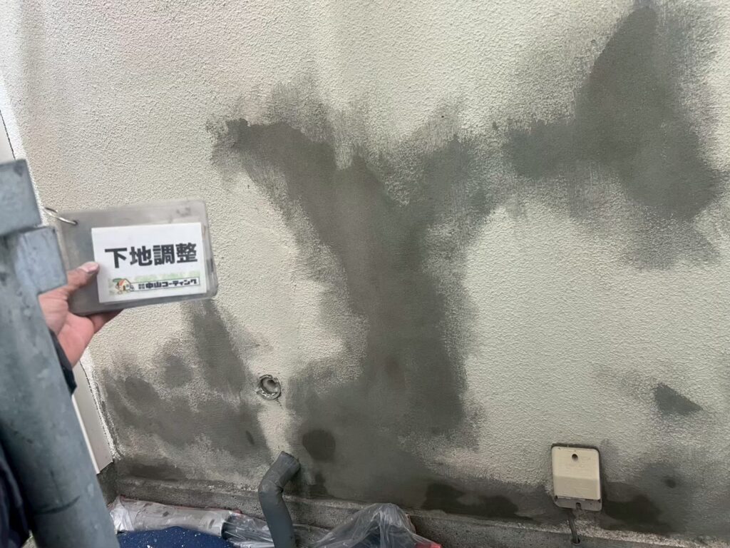 浮きや剥がれが起きていた箇所も補修しました