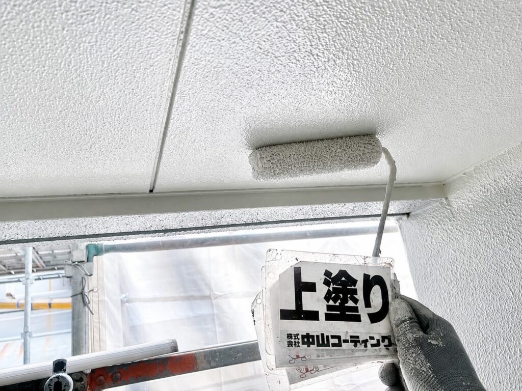天井部の上塗りです