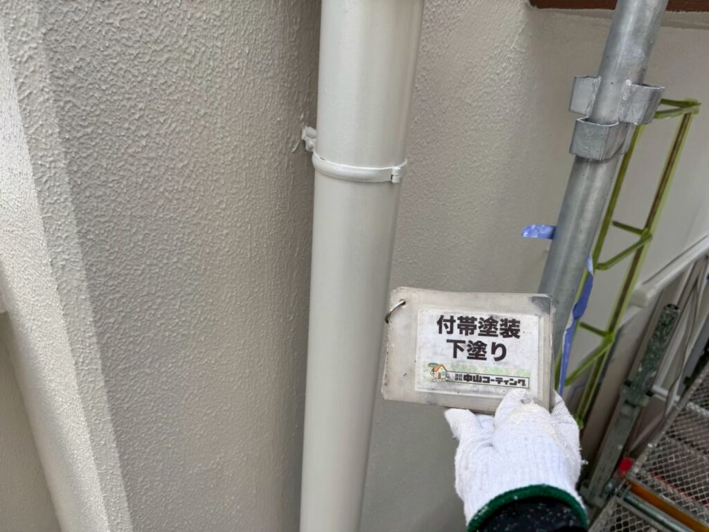 樋の下塗りです