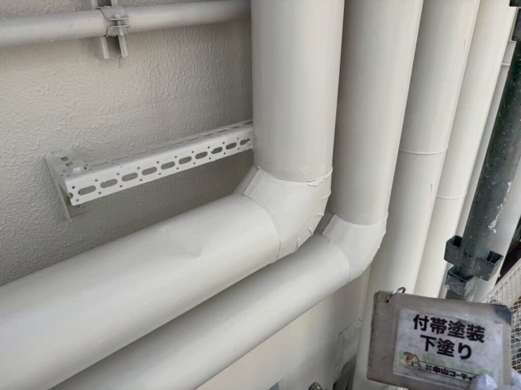 配管の下塗りです