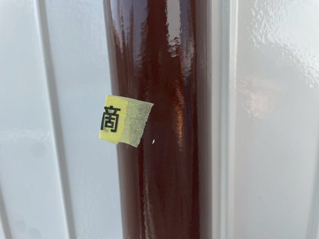 塗料が飛んでしまった場所や塗り残しがないか入念にチェックします