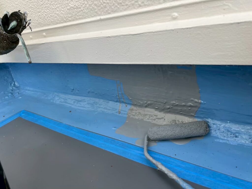 立ち上がり部分に防水材を塗布しました