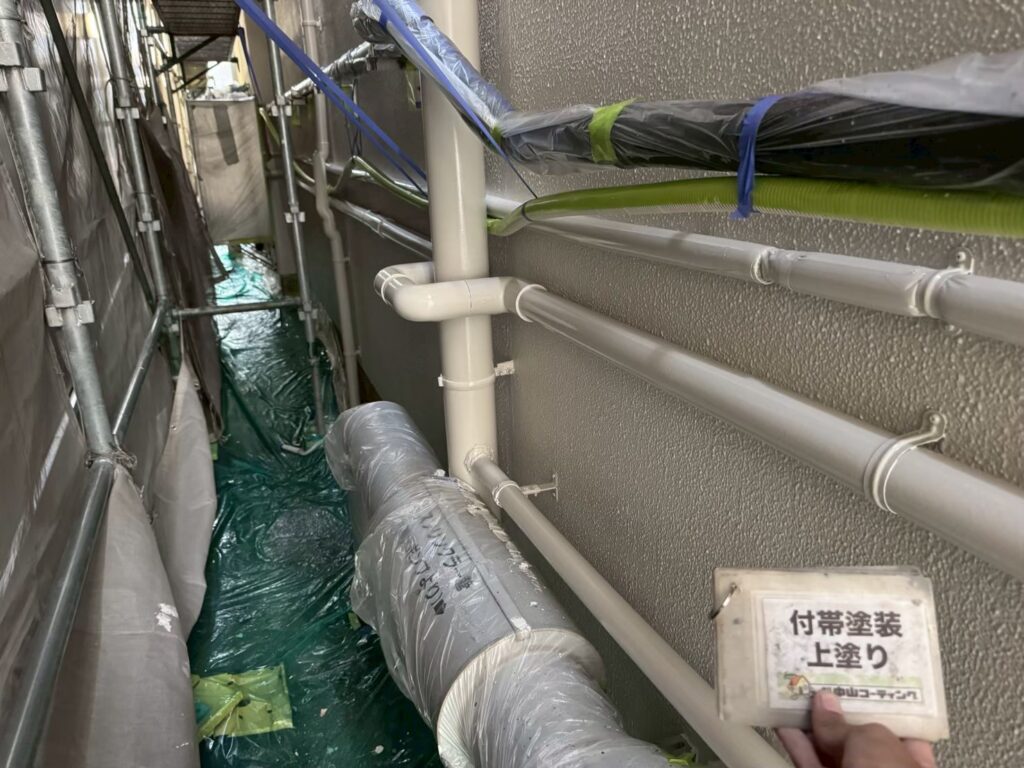 配管の上塗りです