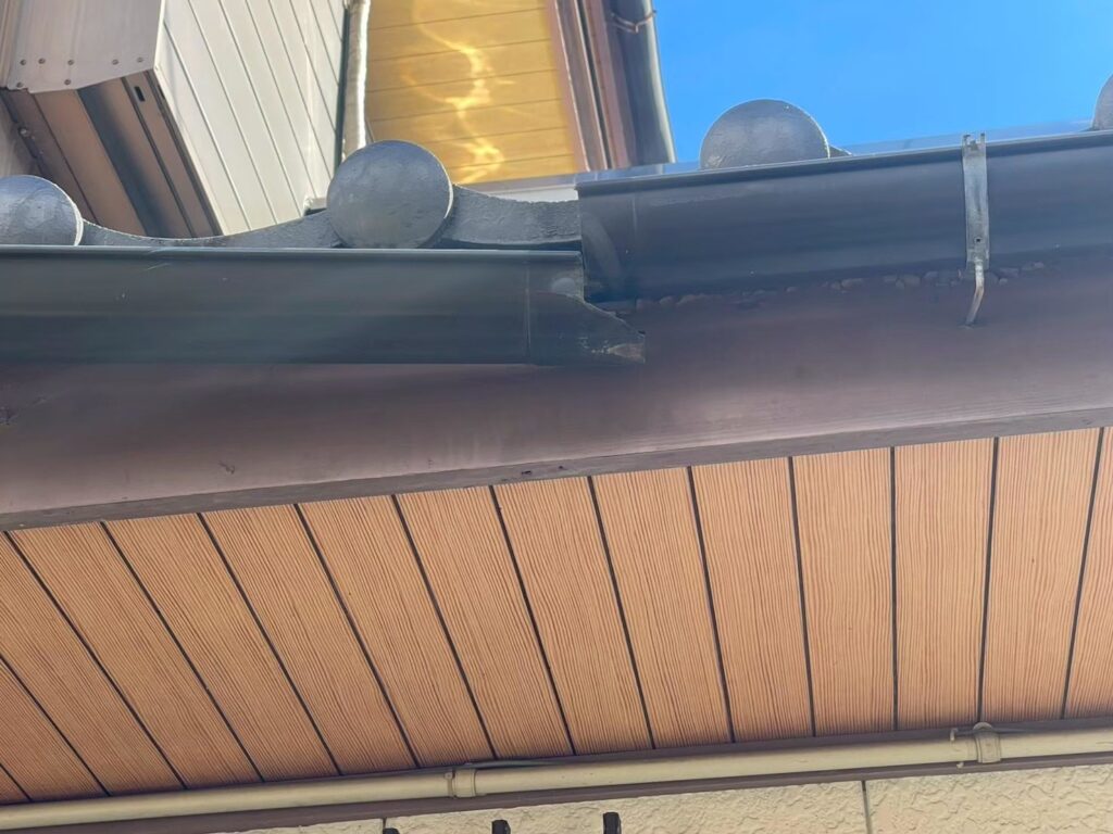 樋の接続部分が外れていました