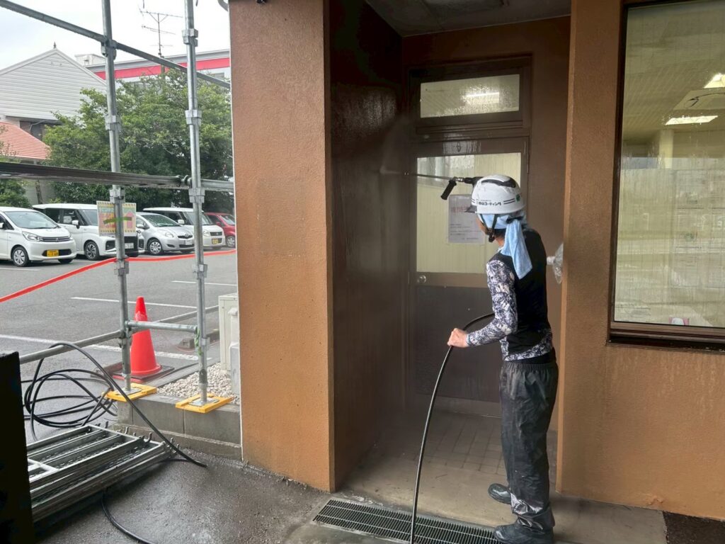 出入口も丁寧に行いました