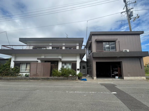 阿南市中林町｜住まいの表情を変える、白×ダークブラウンの外壁塗装