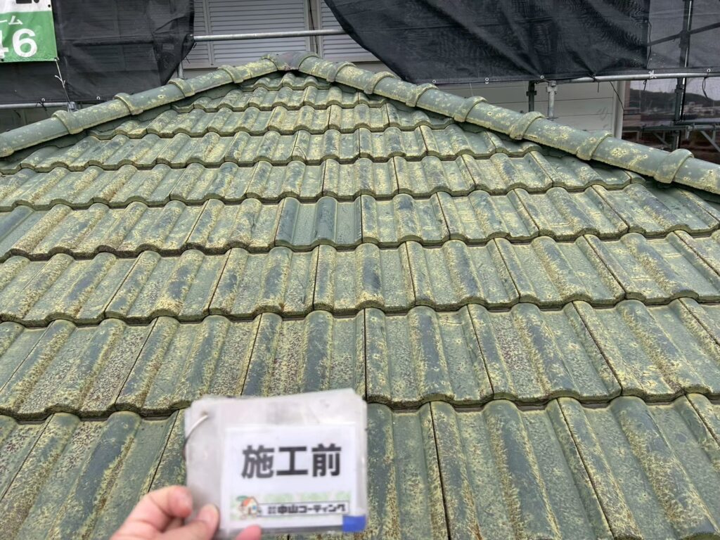 高圧洗浄前の屋根の状態です