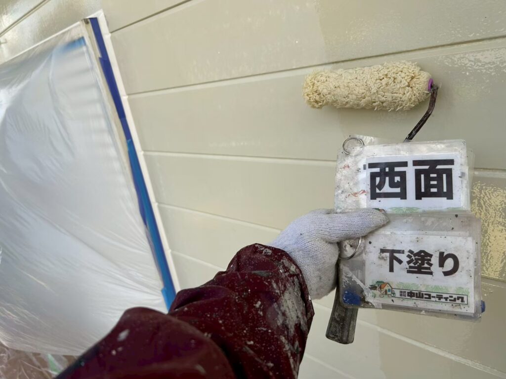 下塗りを行っています
