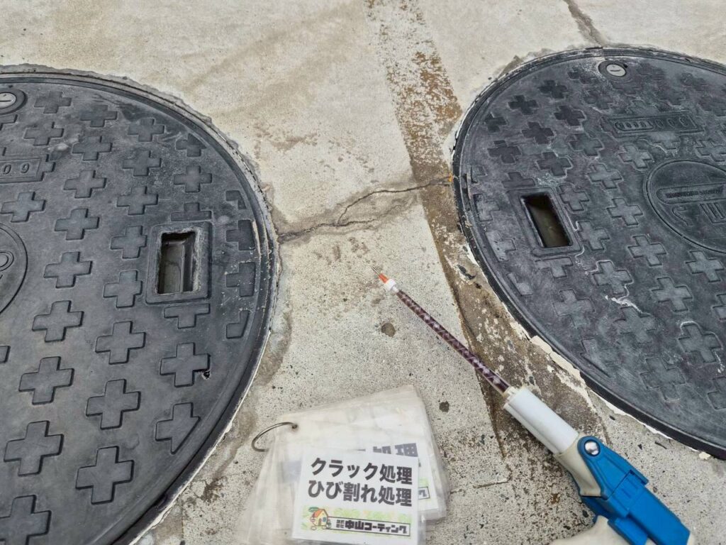 ひび割れを一つひとつ補修し、仕上がりと耐久性を高めます
