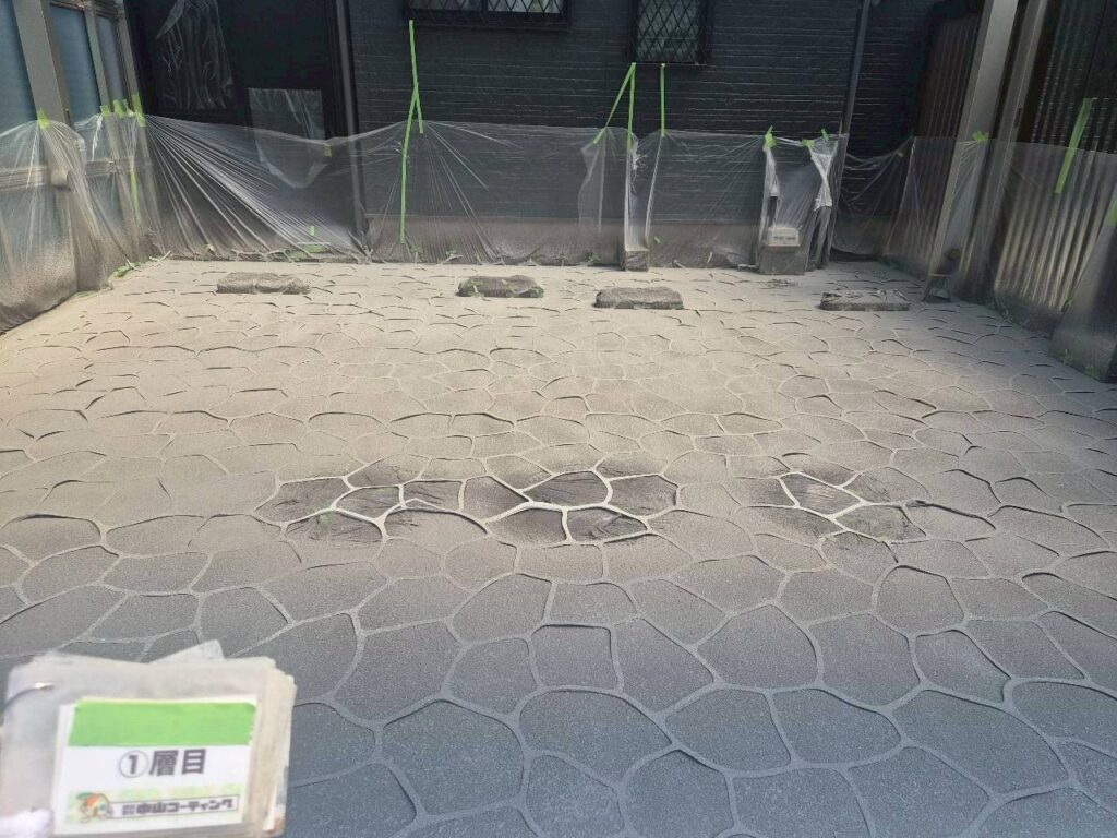 1層目の吹付をを行った状態です