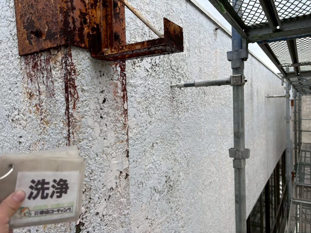 錆や汚れが見られる鉄部まわりも、洗浄しました