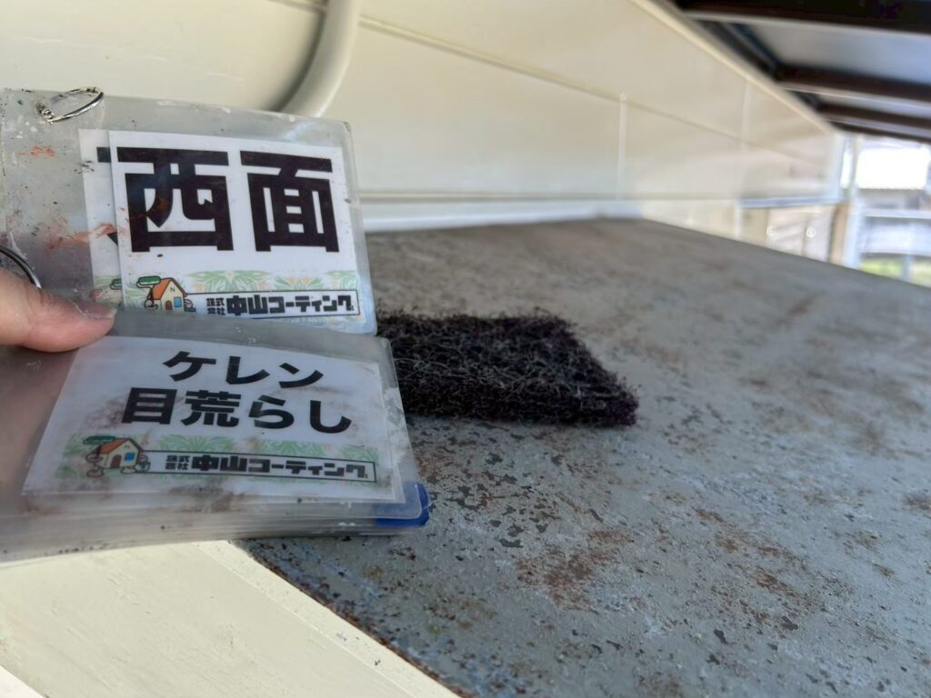 鉄部にケレン・目荒らし作業を行っています

