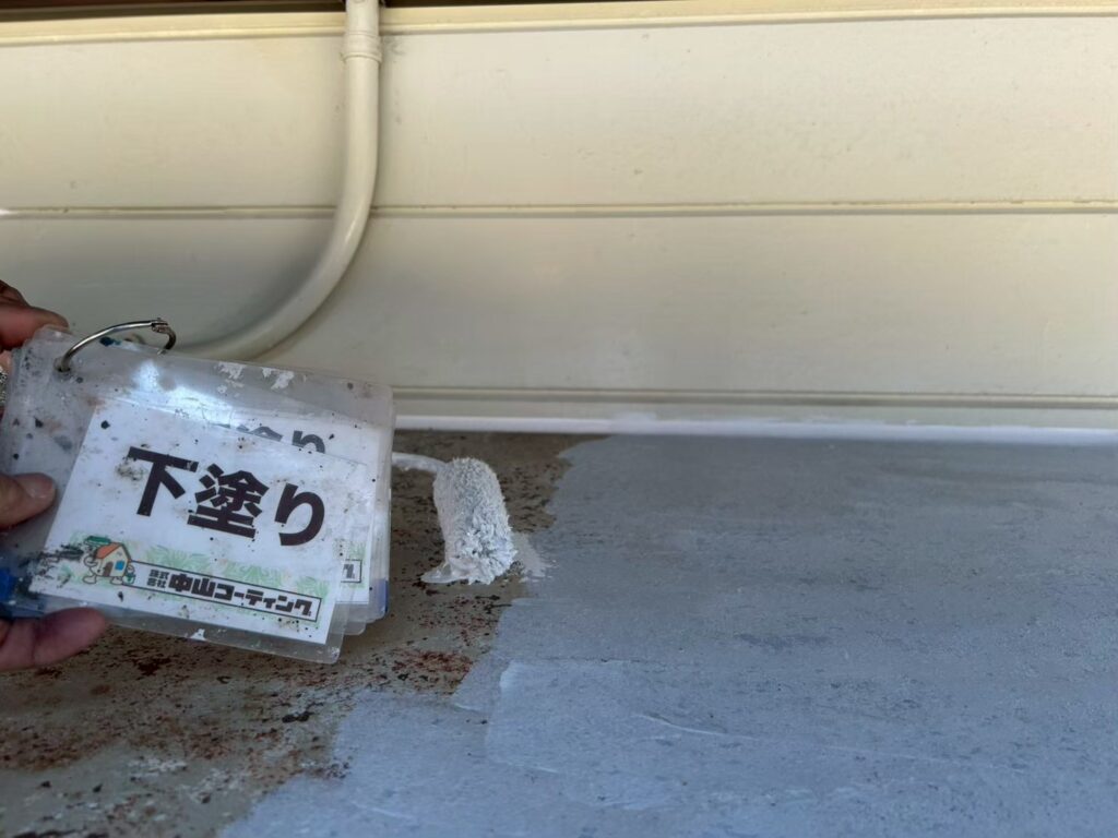 下塗りを行っています