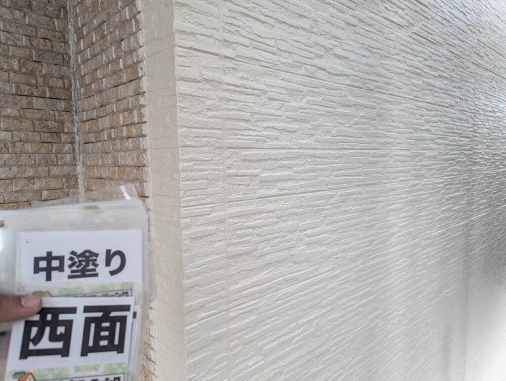 中塗り、別の壁面です