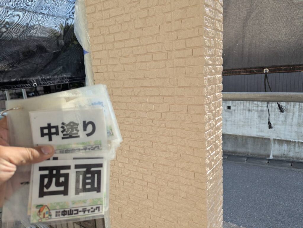 中塗り、別の壁面です