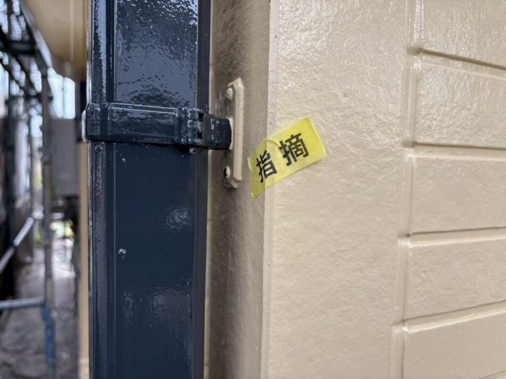 塗装工事完了後、足場解体前に自社検査を行います