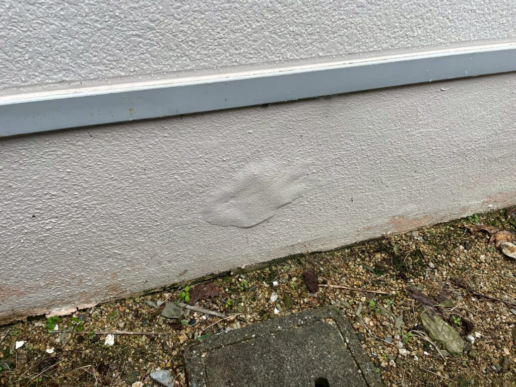 基礎部分です。表面の仕上げ材に浮き・膨れが確認されました