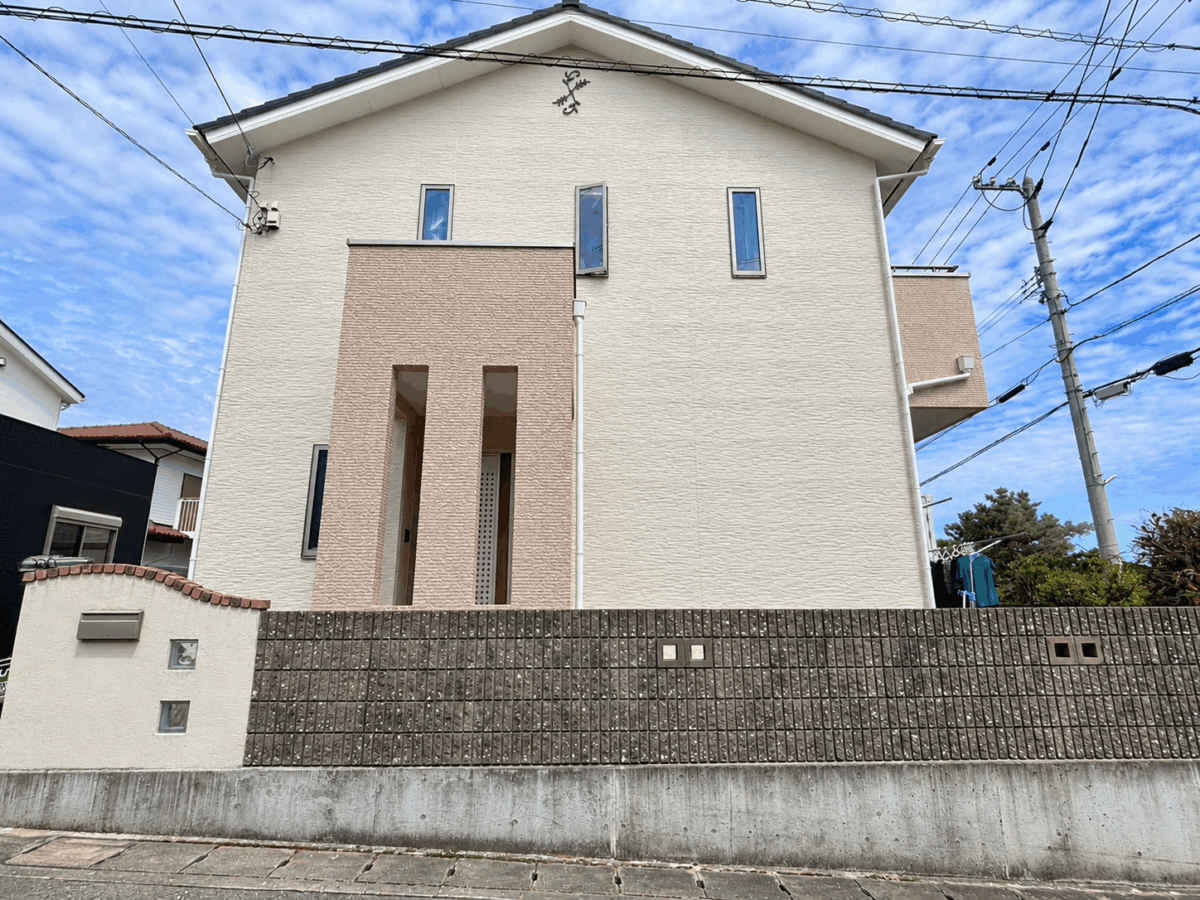 やさしい色合いで、品よく魅せる住まい