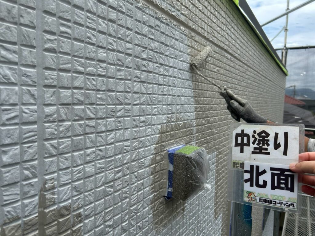 外壁をしっかり保護!プライムPro無機MIXで中塗り施工風景