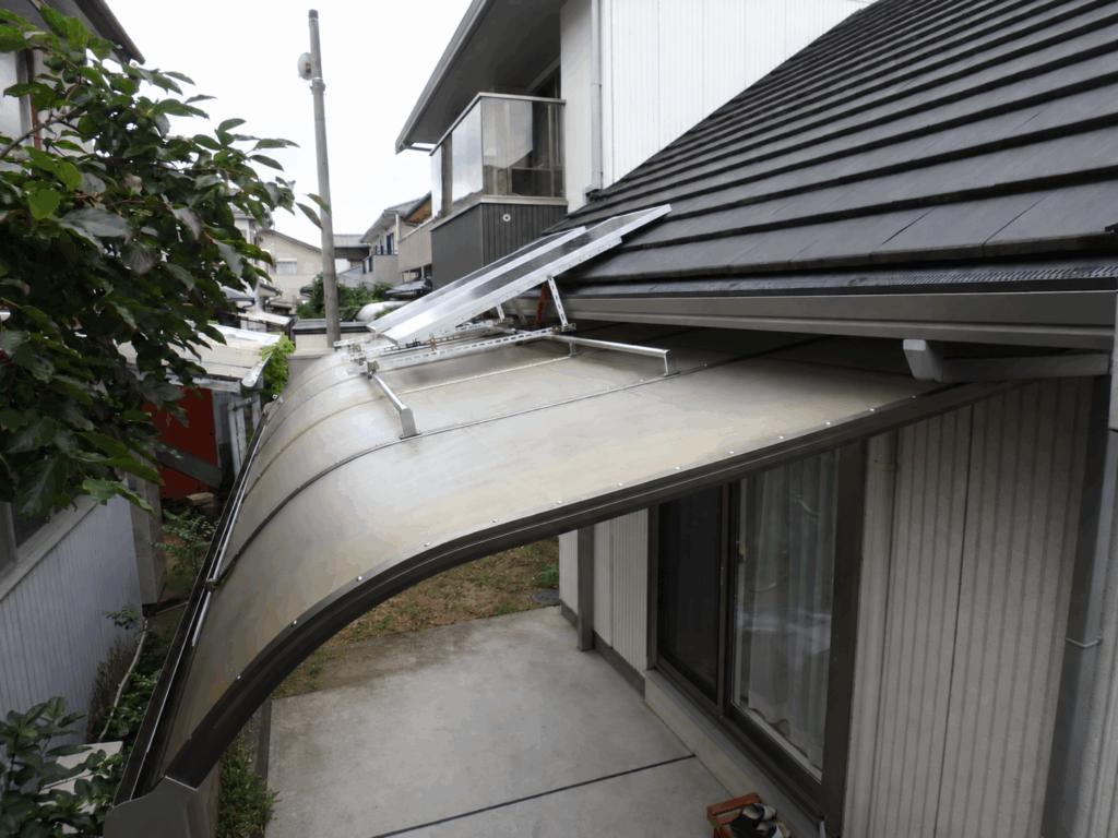 雨樋と外壁の塗装前の様子です
