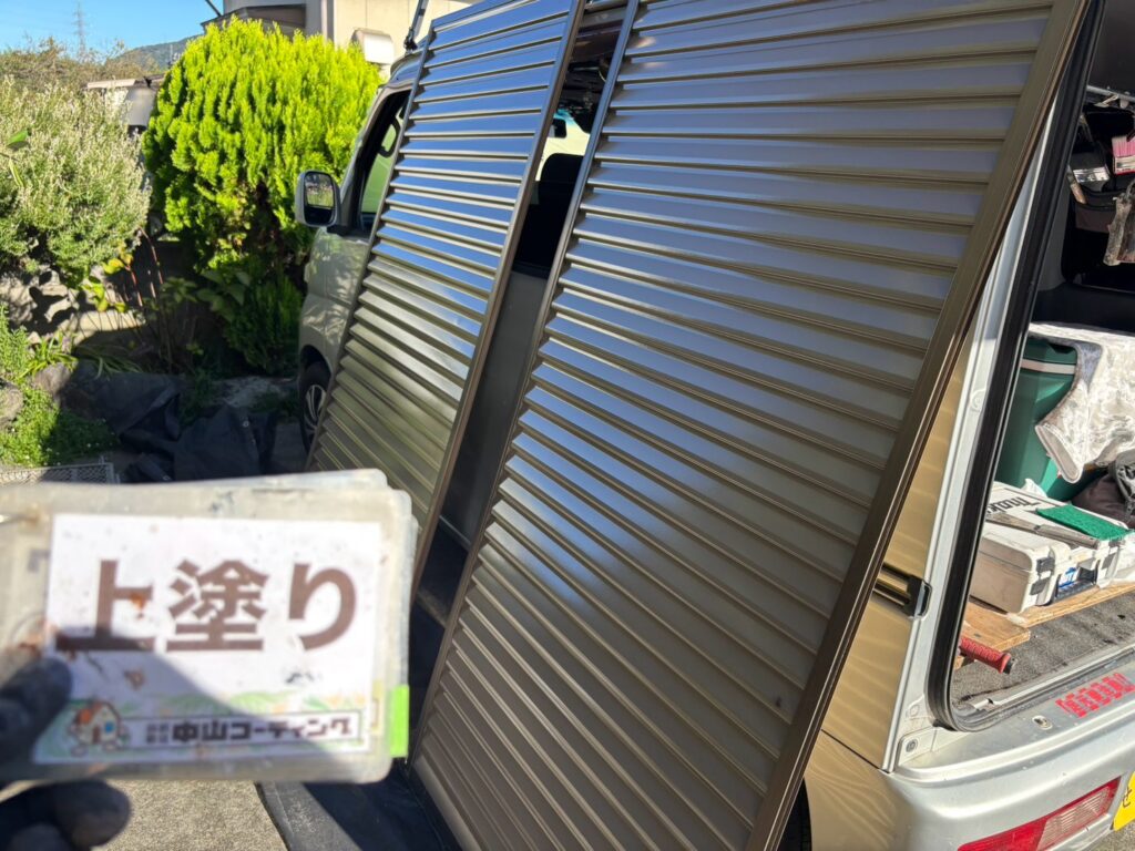 【付帯部塗装】雨戸を取り外す理由とは?細部までこだわる塗装工事