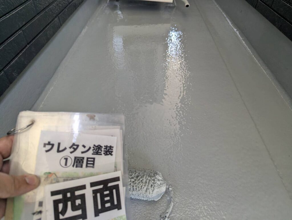 何度も塗るのには理由があります。ベランダを守るウレタン防水