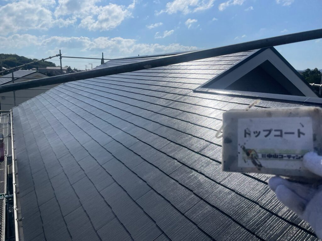 屋根の美しさを長く保つ秘訣とは?大切な仕上げ工程「トップコート塗装」